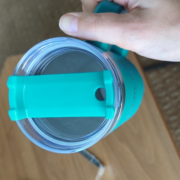 30oz Tumbler with straw and handle NWOT - Picture 4 of 6